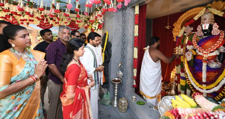 శ్రీ వెంకటేశ్వరునికి జగన్ పంపతుల పూజలు