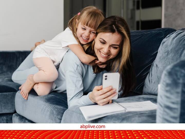 France national assembly passed a new privacy bill for children now parents cannot post their child photo or video अपने बच्चों की फोटो पोस्ट नहीं कर सकते मां-बाप, यहां आया नया नियम! मनमर्जी करने पर ये सजा मिलेगी