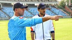 Delhi Capitals: এক ফ্রেমে সৌরভ-পন্টিং, কোটলায় কাঁধে কাঁধ মিলিয়ে ছবি তুললেন দুই কিংবদন্তি
