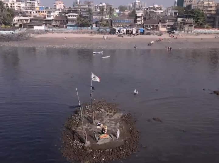 राज्यकर्ते, प्रशासनाकडून दुर्लक्ष केल्यास काय होऊ शकते, हे लक्षात घ्या असे आवाहन राज यांनी उपस्थितांना केले.