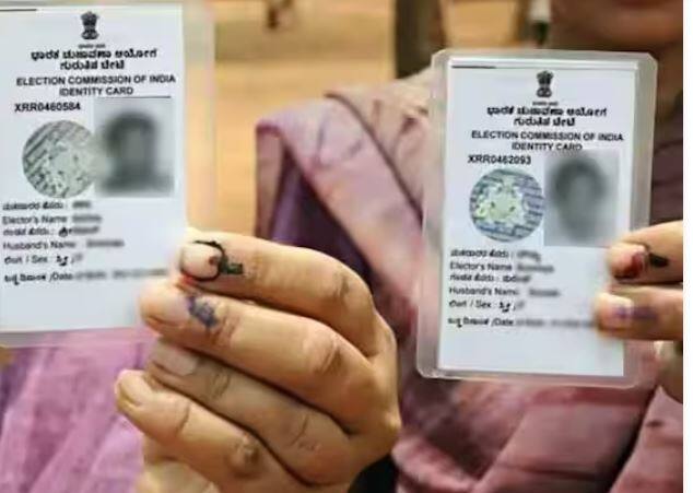 ਪਹਿਲਾਂ ਦੋਵਾਂ ਆਈਡੀ ਨੂੰ ਲਿੰਕ ਕਰਨ ਦੀ ਸਮਾਂ ਸੀਮਾ 31 ਮਾਰਚ, 2023 ਨੂੰ ਖਤਮ ਹੋ ਰਹੀ ਸੀ, ਜਿਸ ਨੂੰ ਹੁਣ ਇਕ ਸਾਲ ਲਈ ਵਧਾ ਦਿੱਤਾ ਗਿਆ ਹੈ। ਵੋਟਰ ਆਈਡੀ ਕਾਰਡ ਧਾਰਕ ਇਸ ਨੂੰ 31 ਮਾਰਚ 2024 ਤੱਕ ਆਧਾਰ ਨਾਲ ਲਿੰਕ ਕਰ ਸਕਦੇ ਹਨ।