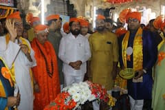 Thane Gudi Padwa:  ठाण्यातील नववर्ष स्वागत यात्रेत मुख्यमंत्री एकनाथ शिंदे सहभागी, मुख्यमंत्र्यांकडून स्वागतयात्रेतील पालखीवर पुष्पवृष्टी