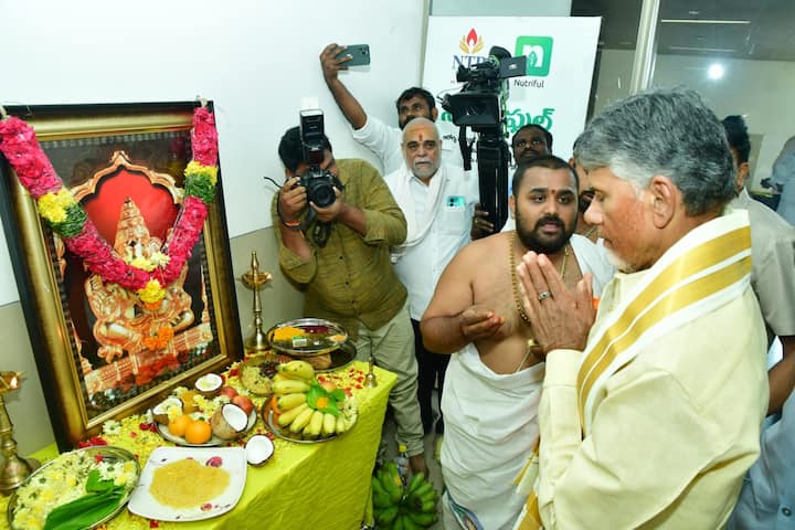 టీడీపీ జాతీయ కార్యాలయంలో చంద్రబాబు ప్రత్యేక పూజలు