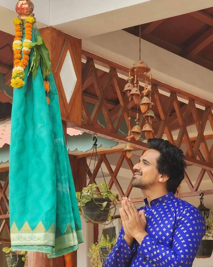'हृदयी प्रीत जागते' या मालिकेत मुख्य भूमिकेत असणाऱ्या सिद्धार्थने चाहत्यांना गुढी पाडव्याच्या आणि मराठी नवं वर्षाच्या शुभेच्छा दिल्या आहेत.