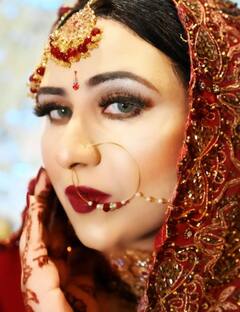 वही मतवाली आंखें...वही गुस्सैल चेहरा! करिश्मा कपूर की हमशक्ल की तस्वीरें देख आपकी आंखें धोखा खा सकती हैं, ख़ुद देखें