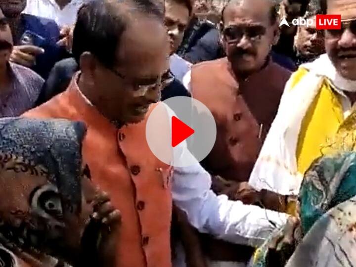 Watch: An elderly woman in Sagar made such a demand to CM Shivraj, the Chief Minister could not stop laughing, you can also watch the video