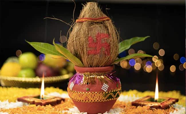 નવરાત્રિની શરૂઆત કલશની સ્થાપના સાથે થાય છે. નવરાત્રીના પહેલા દિવસે કલશ સ્થાપના કરવામાં આવે છે. આ દિવસે દેવી શક્તિની પૂજા કરવામાં આવે છે. કલશ સ્થાપના માટેનો શુભ સમય 22 માર્ચ, 2023ના રોજ સવારે 06.29 થી 07.39 સુધીનો છે.