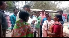 কর্মসূচিতে গিয়ে গ্রামবাসীদের অসন্তোষের মুখে তৃণমূল নেতারা, পায়ে ধরলেন দিদির দূত!