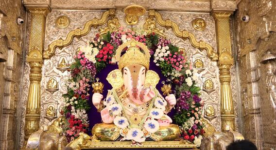 दगडूशेठ गणपती मंदिराला गुढी पाडव्यानिमित्त फुलांची भव्य आरास!