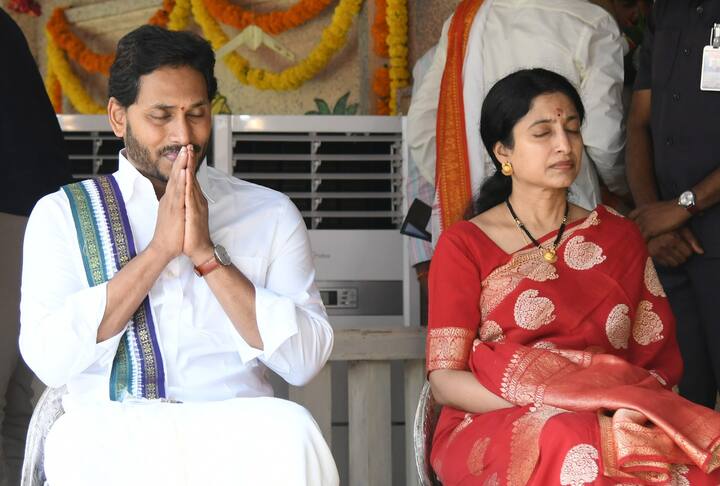 ఉగాది వేడుకల్లో సతీసమేతంగా పాల్గొన్న సీఎం జగన్