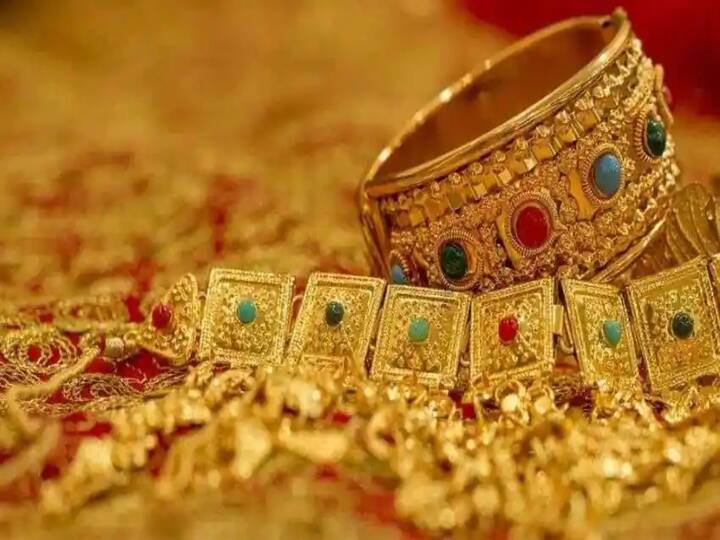 Gold Silver Rate: सोना और चांदी आज फिर हुए सस्ते, जानें 10 ग्राम गोल्ड और प्रति किलो चांदी के लेटेस्ट रेट्स Gold Silver Rates are going down on MCX today due to low demand and slow trade in Bullion Market Gold Silver Rate: सोना और चांदी आज फिर हुए सस्ते, जानें 10 ग्राम गोल्ड और प्रति किलो चांदी के लेटेस्ट रेट्स