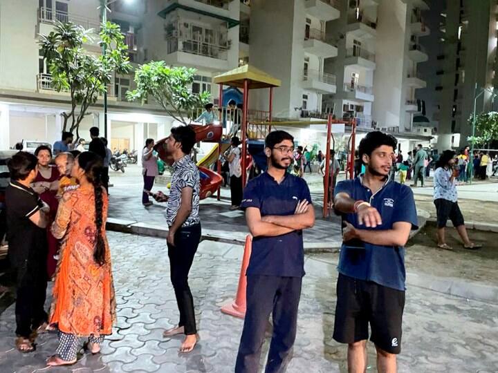 अफगानिस्तान के हिंदुकुश क्षेत्र में 6.6 तीव्रता का भूकंप आने के बाद मंगलवार रात यूपी समेत उत्तर भारत के ज्यादातर हिस्सों में तेज झटके महसूस किए गए.