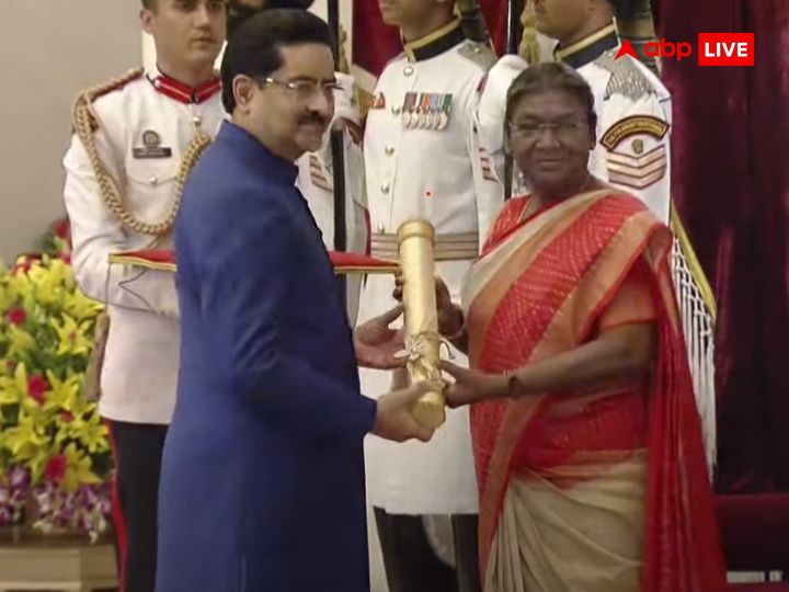 Padma Awards 2023: राष्ट्रपति द्रौपदी मुर्मू ने कुमार मंगलम बिरला को पद्म भूषण से किया सम्मानित, राकेश झुनझुनवाला को मरणोपरांत पद्मश्री