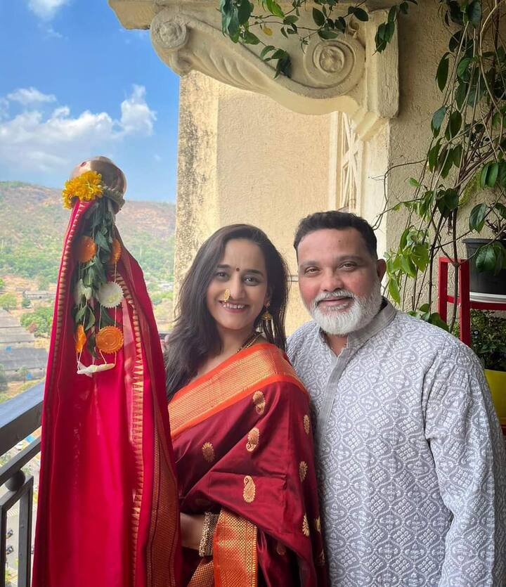रवी जाधनने पत्नीसोबतचा फोटो शेअर करत चाहत्यांना गुढीपाडव्याच्या शुभेच्छा दिल्या आहेत.