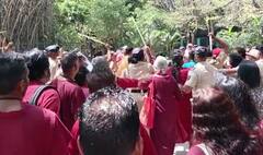 Pune Osho Ashram : पुण्यातील ओशो आश्रमाबाहेर गदारोळ; ओशो अनुयायांवर पोलिसांकडून लाठीमार