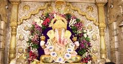 दगडूशेठ गणपती मंदिराला गुढी पाडव्यानिमित्त फुलांची भव्य आरास!