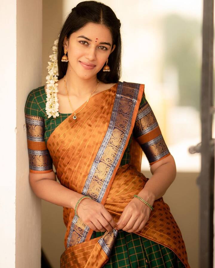 முட்டுது முட்டுது மூச்சு முட்டுது அவள கண்டாலே