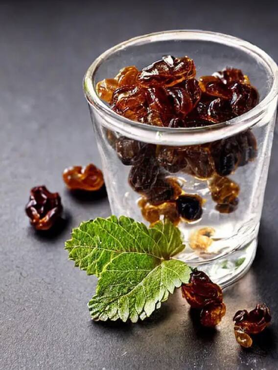 फेशियल नहीं...किशमिश के पानी से पाएं मैजिकल ग्लो