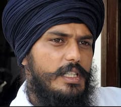 Amritpal Singh : એક્સ્ટ્રા મેરીટલ અફેર્સ, વીડિયો કોલ પર કિસ અને બ્લેકમેઈલિંગ... Whatsapp ચેટ-વોઈસ નોટે અમૃતપાલના ખોલ્યા રાજ!