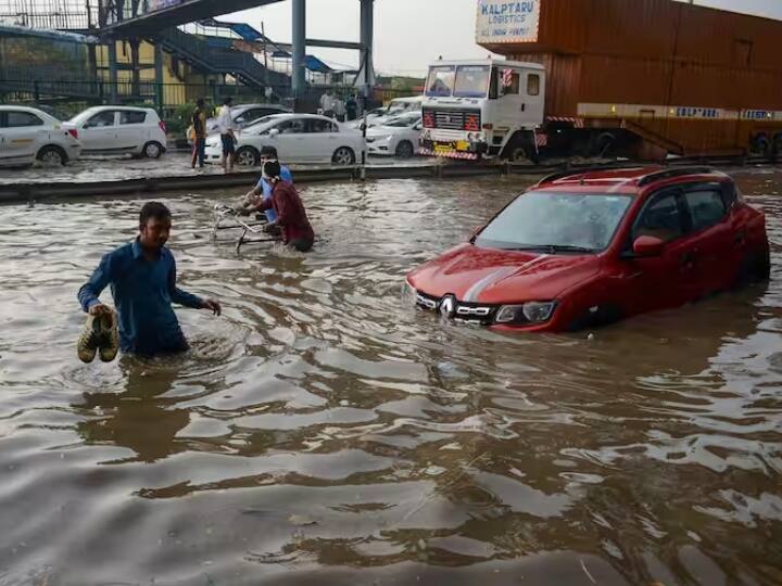 मौसम विज्ञान विभाग से मिली जानकारी के अनुसार 23 से 25 मार्च तक उत्तर-पश्चिम भारत में और 24 से 25 मार्च तक मध्य और आसपास के पूर्वी भारत में आंधी, ओले और बारिश की संभावना है.