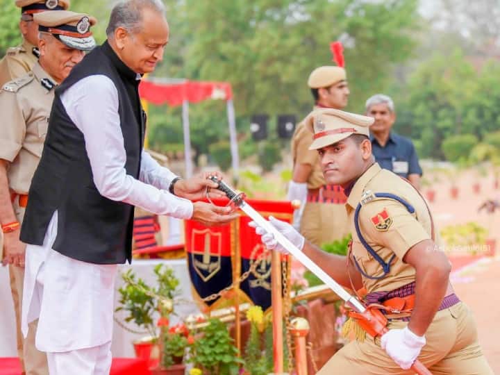 35 new officers inducted in Rajasthan Police Service CM Ashok Gehlot inspected convocation parade ANN Rajasthan News: राजस्थान पुलिस को मिले 35 नए RPS अफसर, दीक्षांत परेड का CM अशोक गहलोत ने किया निरीक्षण