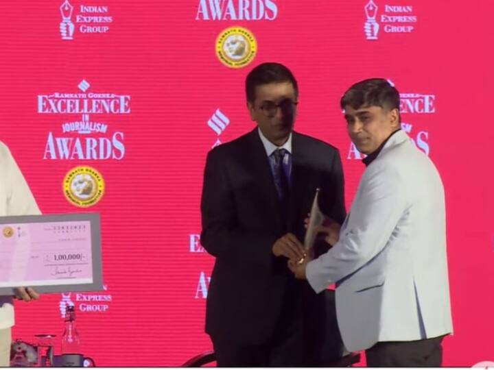 Ramnath Goenka Awards  abp news's Sanjay nandan gets Ramnath Goenka Award Ramnath Goenka Awards: रामनाथ गोयनका अवॉर्ड शो में एबीपी न्यूज़ की धूम, संजय नंदन को मिला सम्मान