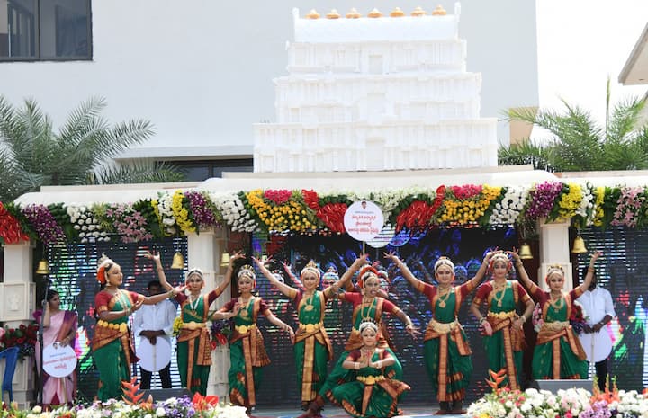 ఉగాది కార్యక్రమాల్లో భాగంగా విద్యార్దినుల సాంస్కతిక  కార్యక్రమాలు