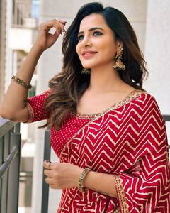 Ashu Reddy In Saree : చీర కట్టిన అషురెడ్డి - ఎంత ముద్దుగా ఉందో?