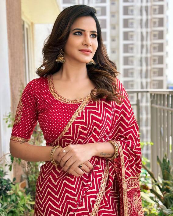 Ashu Reddy In Saree : చీర కట్టిన అషురెడ్డి - ఎంత ముద్దుగా ఉందో?