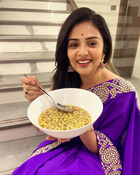 Anchor Sreemukhi: శ్రీముఖి ఉగాది సందడి - పండగంతా రాములమ్మ ఇంట్లోనే!