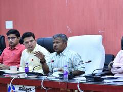 Photo : विभागीय आयुक्तांचे निर्देश अन् जिल्हाधिकारी पोहचले बांधावर, पाहा फोटो