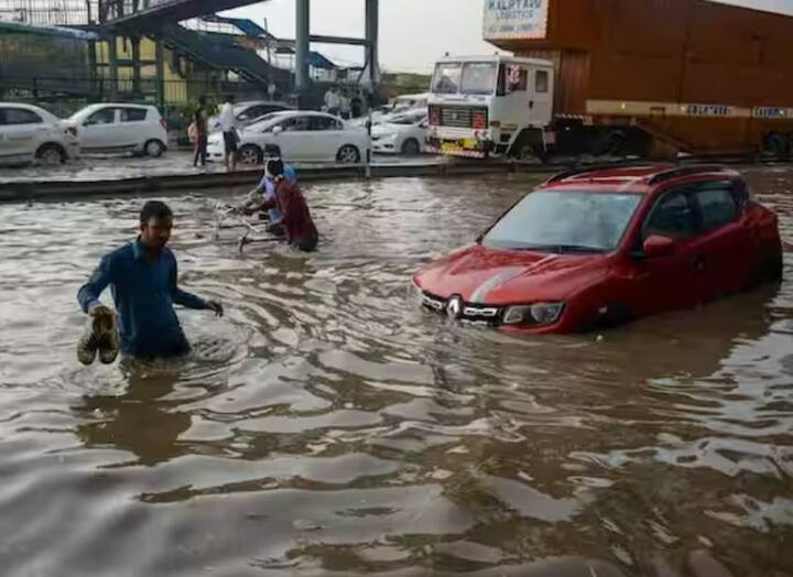 હવામાન વિભાગ મુજબ ઉત્તર-પશ્ચિમ ભારતમાં 23 થી 25 માર્ચ અને મધ્ય અને આસપાસના પૂર્વ ભારતમાં 24 થી 25 માર્ચ દરમિયાન વાવાઝોડા, કરા અને વરસાદની સંભાવના છે.