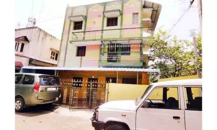 Anti-corruption police raid former bank manager's house in Trichy TNN திருச்சியில் முன்னாள் வங்கி மேலாளர் வீட்டில் லஞ்ச ஒழிப்பு போலீசார் அதிரடி  சோதனை