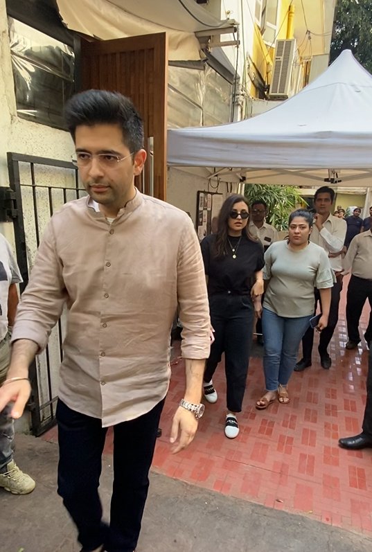 Parineeti Chopra AAP Leader Raghav Chadha Stepped Out For Lunch In Mumbai  See Amid Dating News Photos | In Pics: कल डिनर और आज लंच! Parineeti Chopra  के साथ मुंबई में दिखे