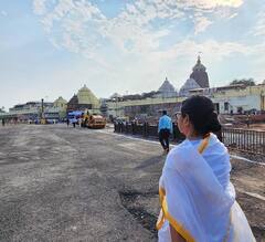 Mamata Banerjee: জগন্নাথধামে মমতা, পুজো দিলেন, দেখলেন জমিও