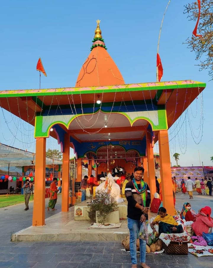 छत्तीसगढ़ का दंडकारण्य क्षेत्र कहे जाने वाले बस्तर से भगवान राम के वनवास की कहानी जुड़ी हुई है. पौराणिक कथाओं के अनुसार वनवास के दौरान भगवान राम, लक्ष्मण और माता सीता बस्तर के रास्ते से गुजरते हुए दक्षिण भारत के भद्राचलम पहुंचे थे. इस दौरान उन्होंने बस्तर के चित्रकोट, तीरथगढ़ वाटरफॉल में समय भी गुजारा था और आज भी इन जगहों में भगवान राम के आने के प्रमाण मिलते हैं.