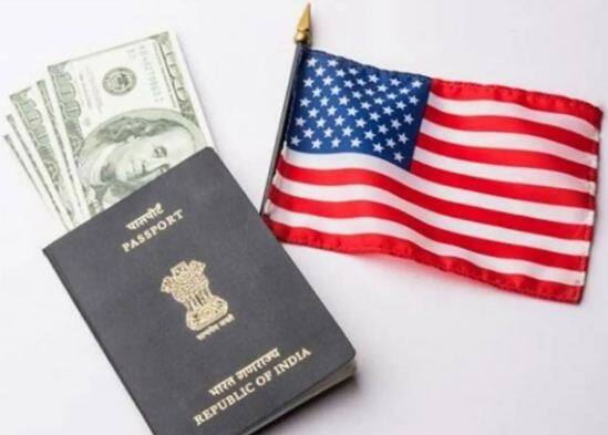 ਯੂਐਸ ਸਿਟੀਜ਼ਨਸ਼ਿਪ ਐਂਡ ਇਮੀਗ੍ਰੇਸ਼ਨ ਸਰਵਿਸਿਜ਼ ਏਜੰਸੀ ਨੇ ਆਪਣੇ ਟਵੀਟ ਵਿੱਚ ਕਿਹਾ ਕਿ ਬਹੁਤ ਸਾਰੇ ਲੋਕਾਂ ਨੇ ਇਸ ਬਾਰੇ ਪੁੱਛਿਆ ਕਿ ਕੀ ਉਹ ਬੀ1 ਤੇ ਬੀ2 ਵੀਜ਼ਾ ਸਥਿਤੀ 'ਤੇ ਨੌਕਰੀਆਂ ਦੀ ਭਾਲ ਕਰ ਸਕਦੇ ਹਨ, ਜਿਸ ਦਾ ਜਵਾਬ ਹਾਂ ਹੈ। ਇਸ ਵੀਜ਼ੇ 'ਤੇ, ਨਵੀਂ ਨੌਕਰੀ ਤੇ ਇੰਟਰਵਿਊ ਦੀ ਖੋਜ ਦੀ ਗਤੀਵਿਧੀ ਵਿੱਚ ਸ਼ਾਮਲ ਹੋਣ ਦੀ ਇਜਾਜ਼ਤ ਦਿੱਤੀ ਜਾਵੇਗੀ।