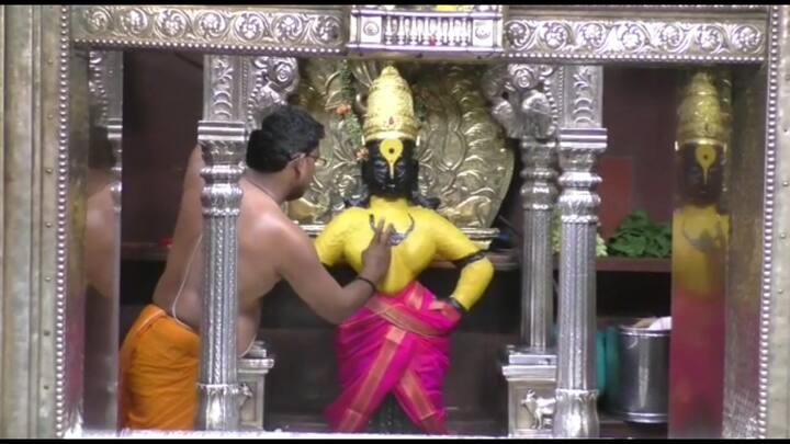 विठुरायाप्रमाणे रुक्मिणी मातेला देखील यापद्धतीने चंदन उटी लावण्यास आजपासून सुरुवात करण्यात आली.