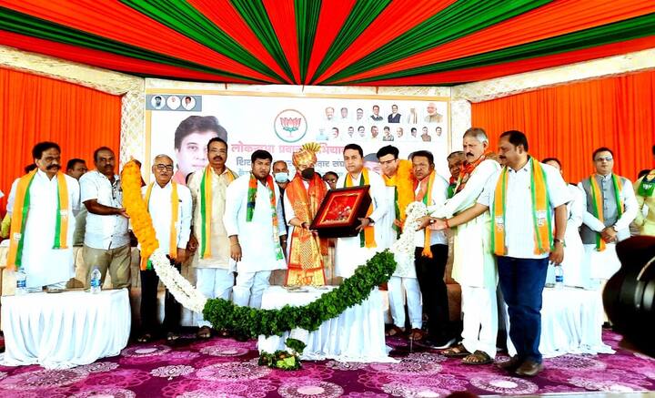 भुईकोट किल्ल्यावर छत्रपती संभाजी महाराज यांच्या स्मारकासाठी प्रयत्न केला जाणार असल्याची ग्वाही त्यांनी दिली.