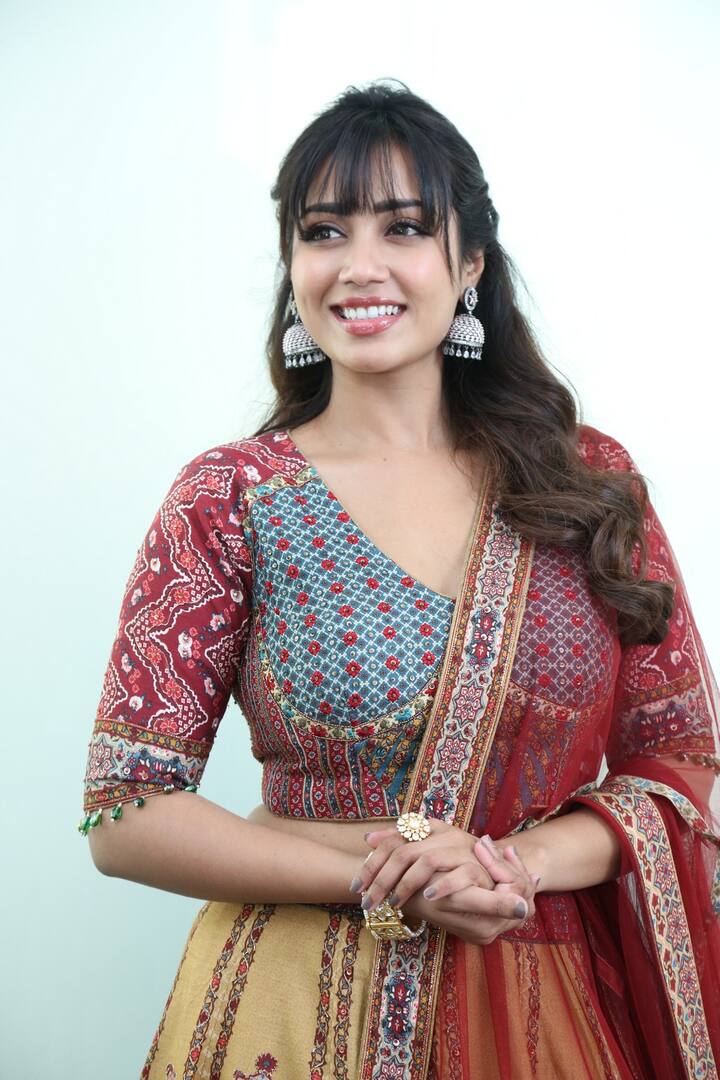 నివేదా పేతురాజ్ అందమైన ఫోటోలు.