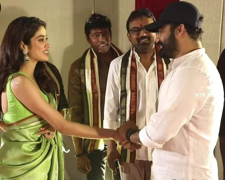 இந்த படத்தில் என்.டிஆருக்கு ஜோடியாக பாலிவுட் நடிகை ஜான்வி கபூர் நடிக்கவுள்ளார்