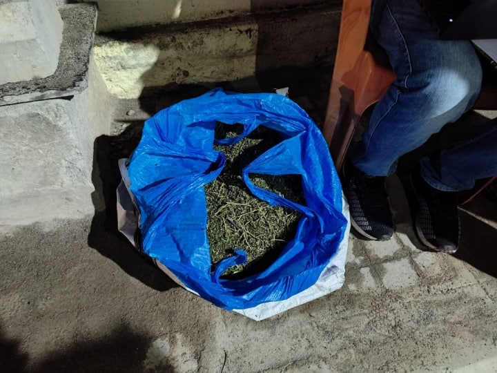 Karnataka police before Karnataka election 2023 seize huge amount of cash jewellery ganja Karnataka Election 2023 : कर्नाटक विधानसभा चुनाव से पहले पुलिस ने जब्त किया करोड़ों का सोना, लाखों की नकदी समेत गांजा बरामद