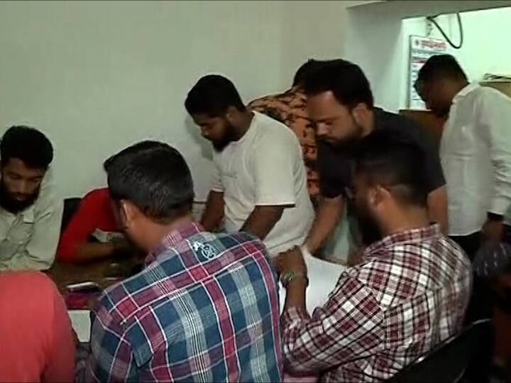 गेल्या 35  वर्षांपासून औरंगाबाद शहराचे छत्रपती संभाजीनगर आणि उस्मानाबादचे धाराशिव करण्याची मागणी होत होती. दरम्यान केंद्राने मंजुरी दिल्याने अखेर दोन्ही शहरांचे नावं बदलण्यात आली आहे.