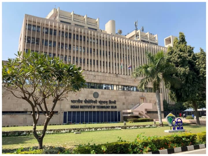 Indian university courses on top rank in QS world university ranking see list of top colleges of india also भारत के 44 कोर्स दुनिया के 100 टॉप कोर्सेस में शामिल, इन संस्थानों की पढ़ाई का रैंकिंग में हुआ जिक्र