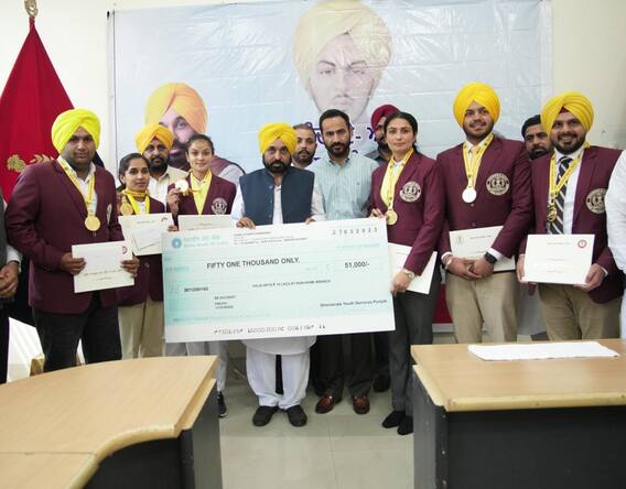 ਮੁੱਖ ਮੰਤਰੀ ਨੇ 6 ਨੌਜਵਾਨਾਂ ਨੂੰ ਸ਼ਹੀਦ ਭਗਤ ਸਿੰਘ ਯੂਥ ਐਵਾਰਡ ਨਾਲ ਸਨਮਾਨਿਆ ਮੁੱਖ ਮੰਤਰੀ ਨੇ 6 ਨੌਜਵਾਨਾਂ ਨੂੰ ਸ਼ਹੀਦ ਭਗਤ ਸਿੰਘ ਯੂਥ ਐਵਾਰਡ ਨਾਲ ਸਨਮਾਨਿਆ