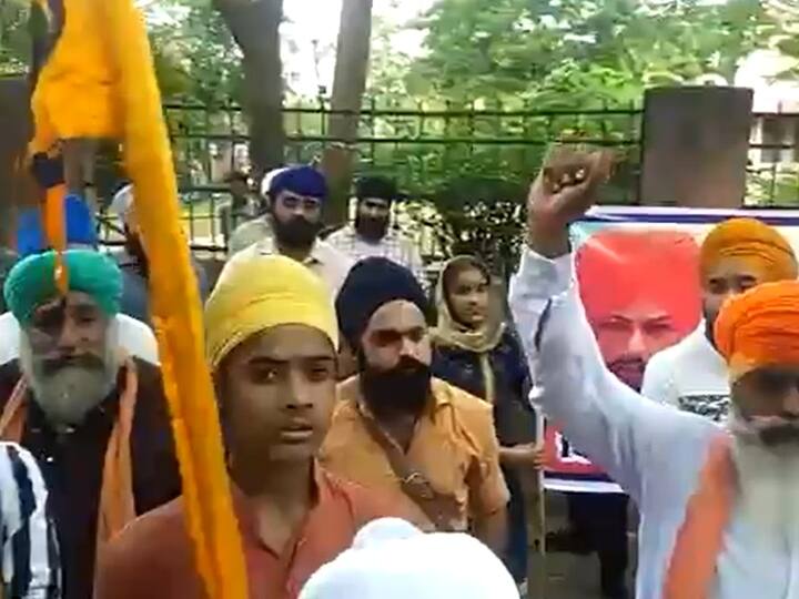 Raipur Sikh community took out rally in support of Amritpal Singh, also sat on dharna, now police took action ANN Waris Punjab De: अमृतपाल सिंह के समर्थन में सिख समुदाय ने निकाली रैली, धरने पर भी बैठे, अब पुलिस ने लिया एक्शन