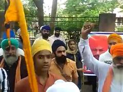 अमृतपाल सिंह के समर्थन में सिख समुदाय ने निकाली रैली, धरने पर भी बैठे, अब पुलिस ने लिया एक्शन