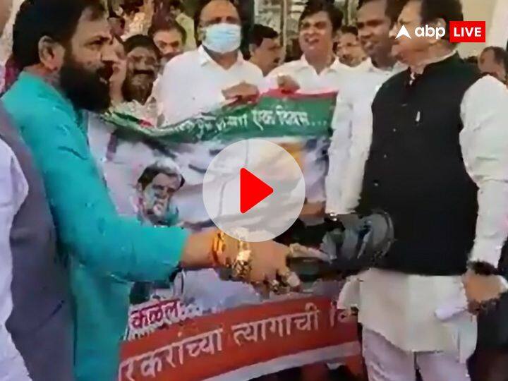 Rahul Gandhi Defamation Case Verdict slapping on poster in legislative assembly Rahul Narwekar said to investigate Maharashtra: महाराष्ट्र विधानमंडल परिसर में राहुल गांधी के पोस्टर पर मारे गए चप्पल, फडणवीस बोले- ये गलत है