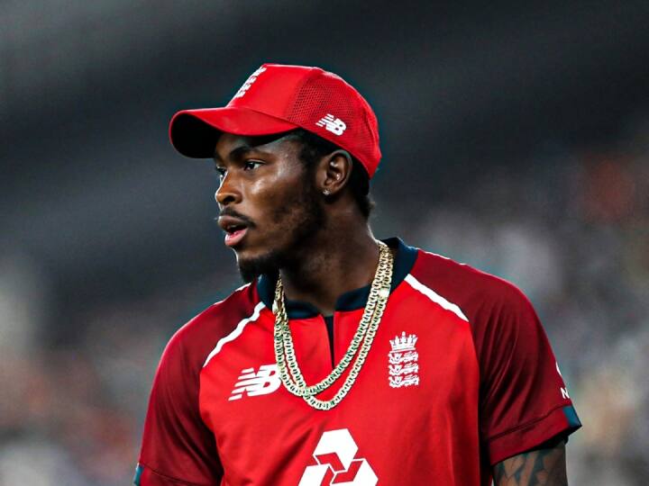 जोफ्रा आर्चर एक साल बाद आईपीएल 2023 में खेलते नजर आएंगे. वह बीते सीजन चोट के चलते आईपीएल से हट गए थे. 2022 के मेगा ऑक्शन में मुंबई इ्ंडियंस ने उन्हें 8 करोड़ में खरीदा था. वह अपनी तेज बॉलिंग के लिए जाने जाते हैं. वह आईपीएल 2023 में सबसे ज्यादा विकेट ले सकते हैं. जोफ्रा चोट से उबर चुके हैं. वह हाल ही में बांग्लादेश के खिलाफ खेली गई सीमित ओवरों की सीरीज में इंग्लैंड की टीम का हिस्सा थे.