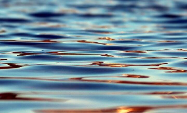 হাতে সময় নেই দু’দশকও। তীব্র জলকষ্ট নেমে আসতে পারে পৃথিবীর বুকে। এখনই পৃথিবীর মোট জনসংখ্যার একটা বড় অংশ জলকষ্টে রয়েছে। ২০২৫-এর মধ্যে প্রায় ২৫০ কোটি মানুষ জলকষ্টের শিকার হবেন বলে দাবি।